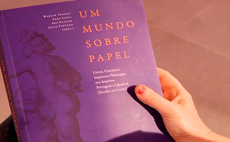 Um Mundo Sobre Papel