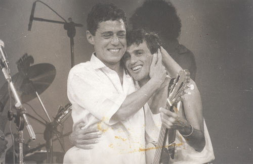 Da Bossa Nova ao MPB: Chico Buarque e Caetano Veloso