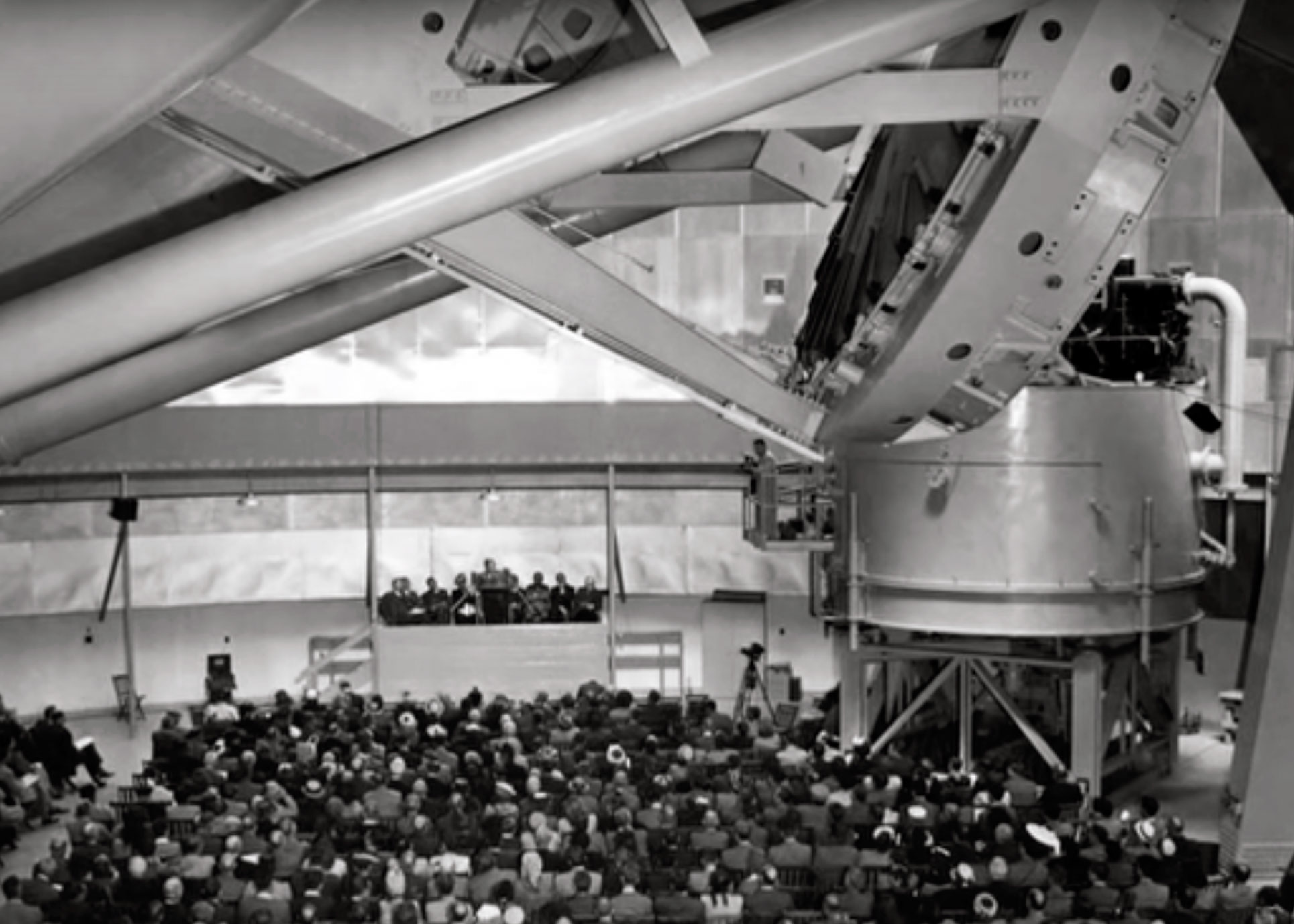 O que observar no céu esta semana? Conheça o Observatório Monte Palomar e saiba sobre a chuva de meteoros leonídeos