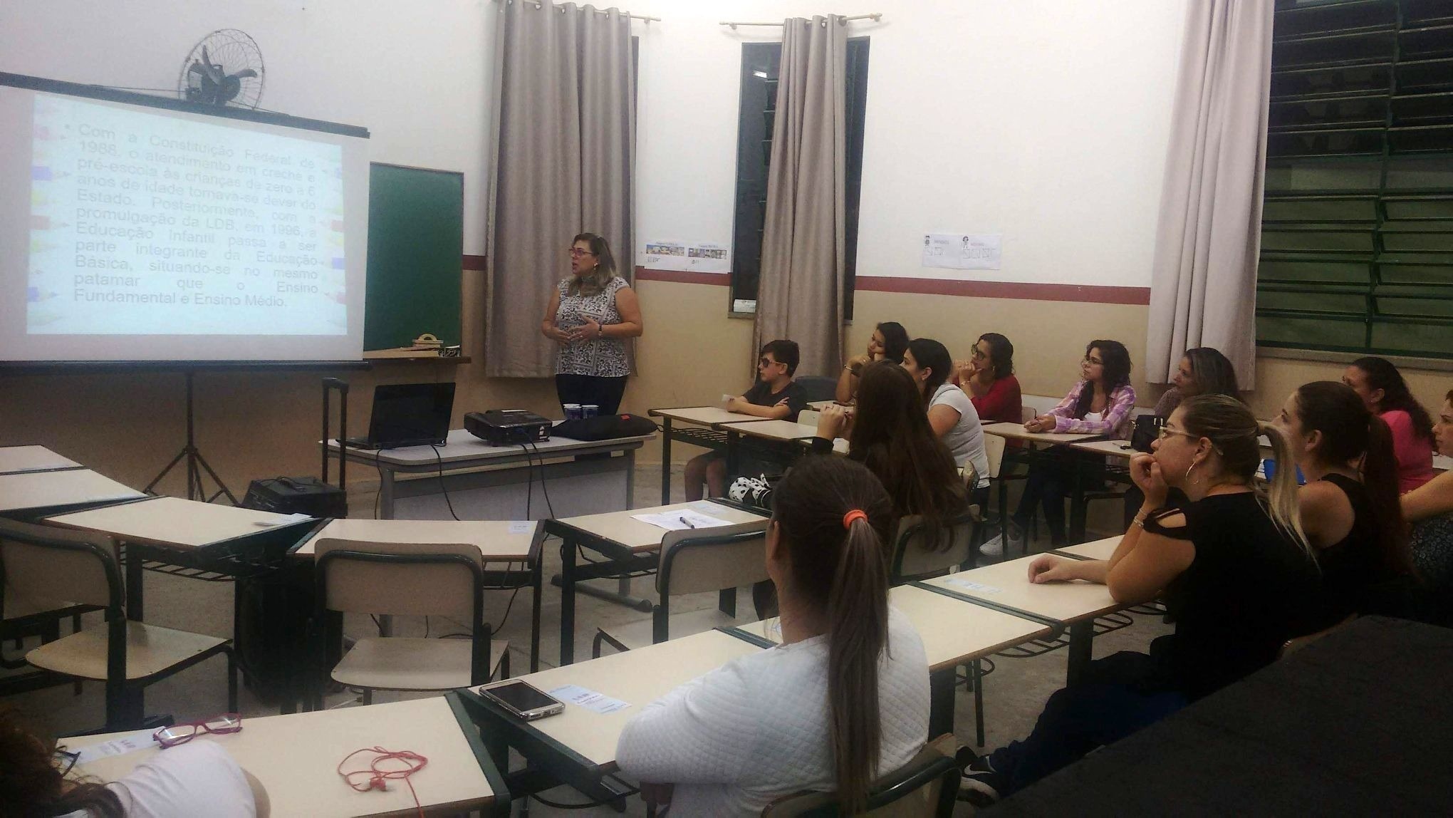 Alunos de Pedagogia participam de palestras em Capela do Alto