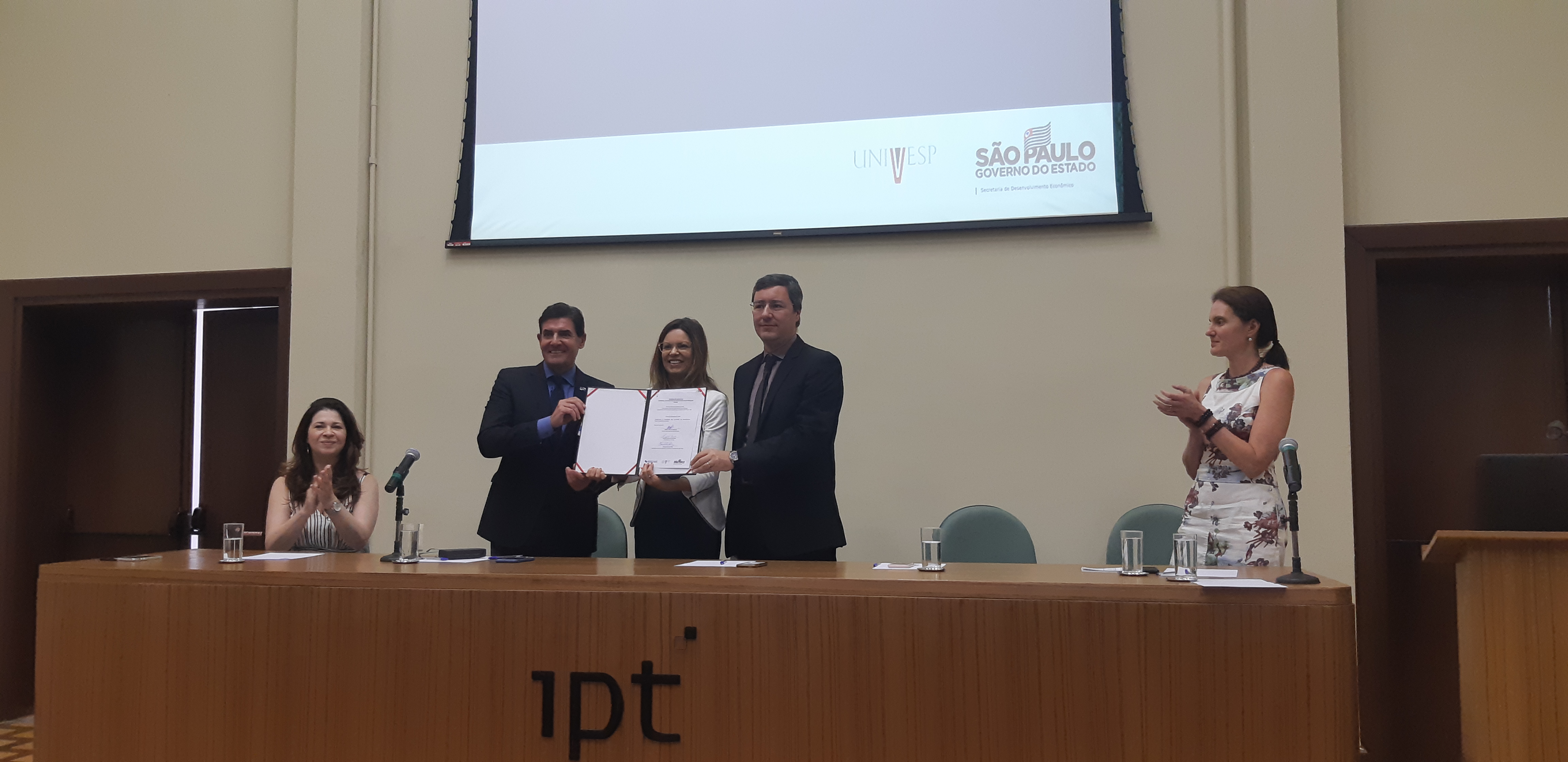 Univesp realiza assinatura de convênio com mais de 30 municípios que implantaram polos em 2019