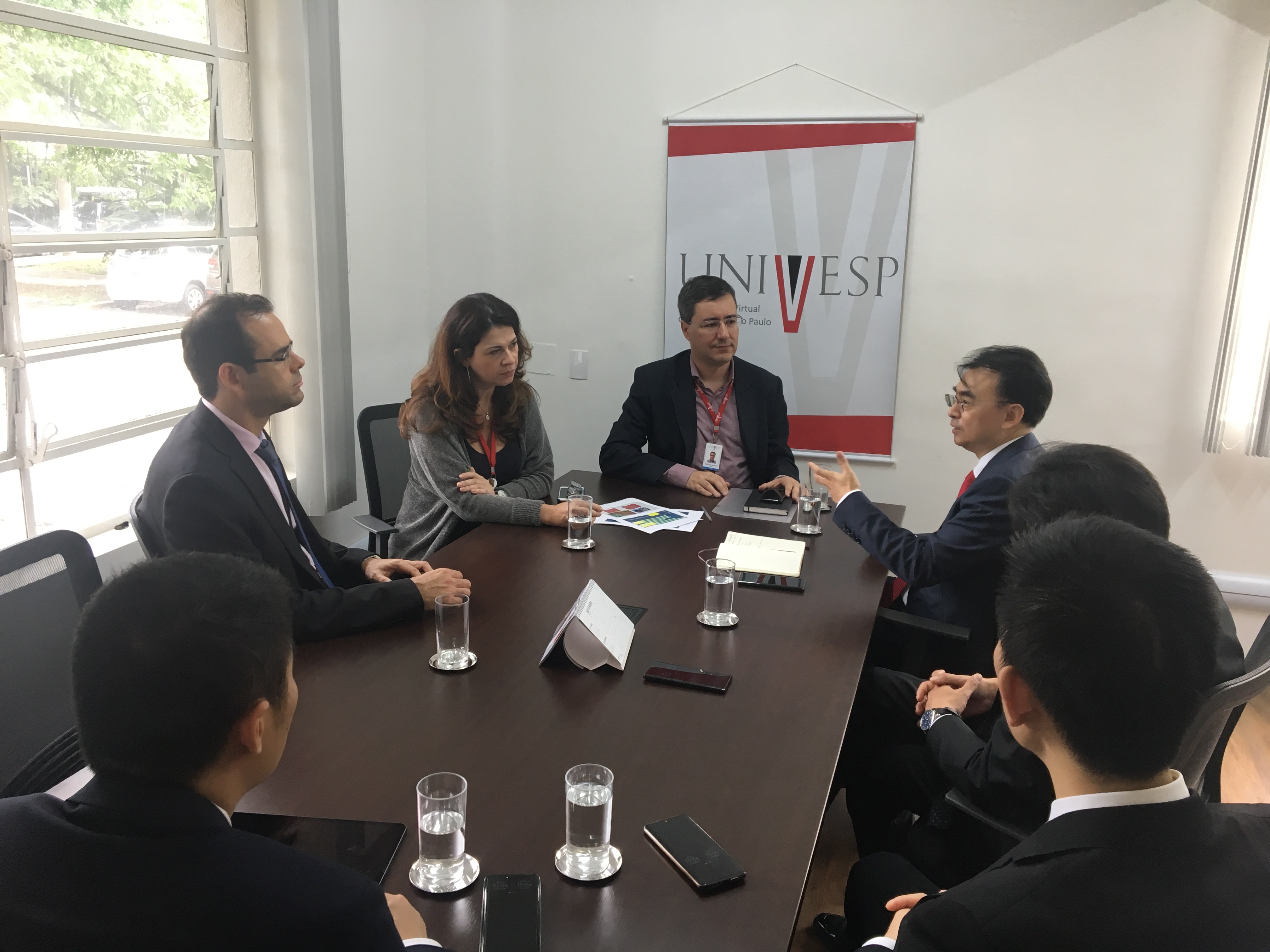 Representantes da empresa chinesa NetDragon Websoft visitam a sede da Univesp 