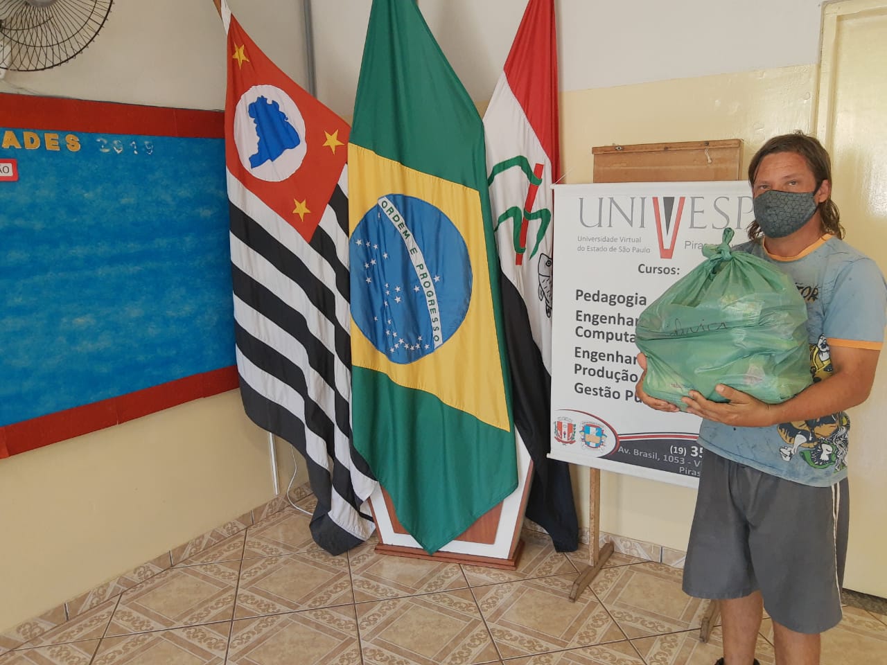 Alunos do polo de Pirassununga arrecadam alimentos para famílias carentes do município