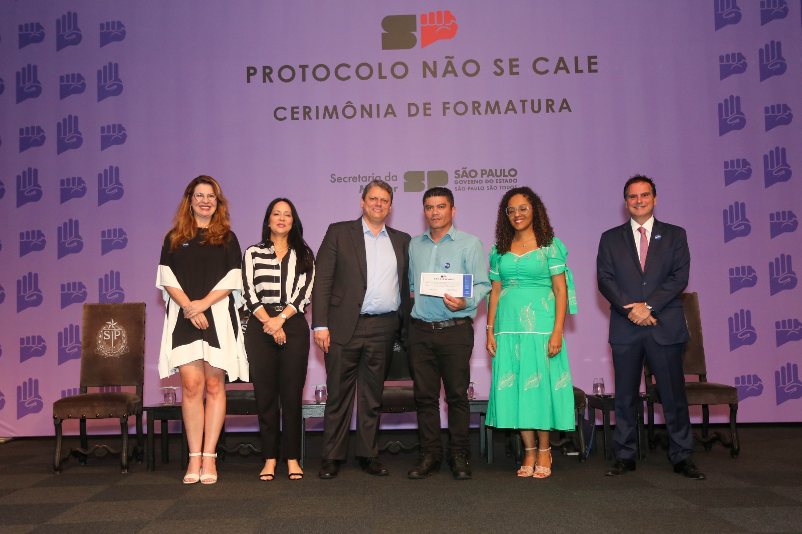 SP forma 1ª turma de profissionais de bares e restaurantes para proteger mulheres