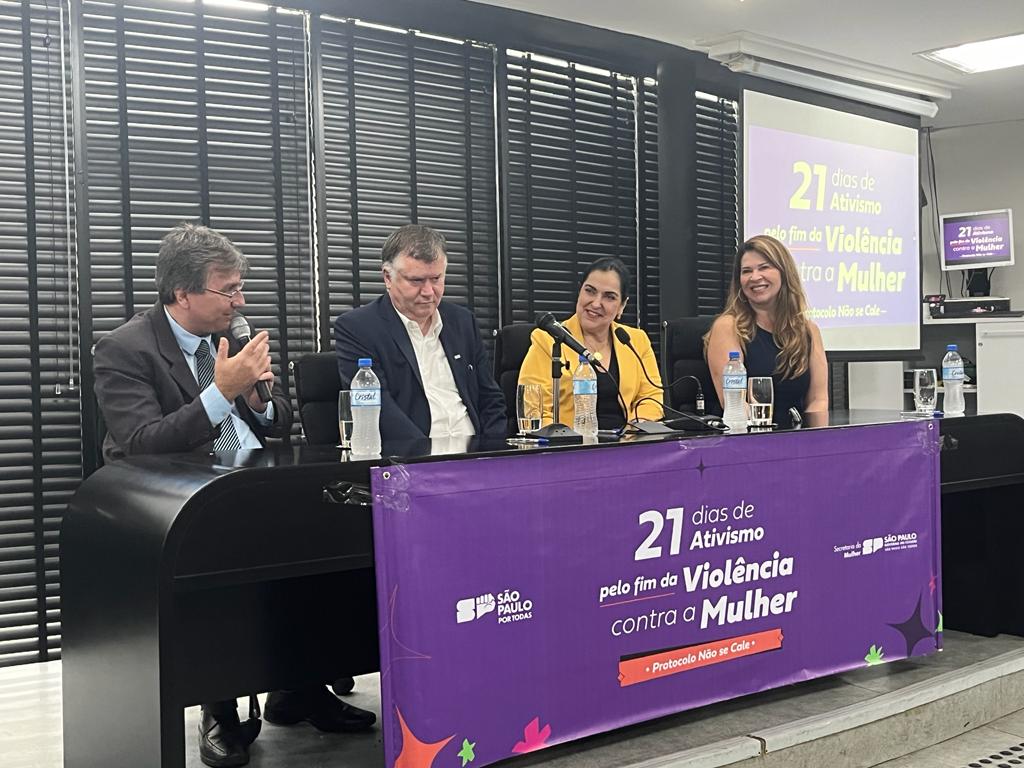Representantes da Univesp participam do encerramento da campanha “21 dias de Ativismo pelo fim da Violência contra a Mulher”