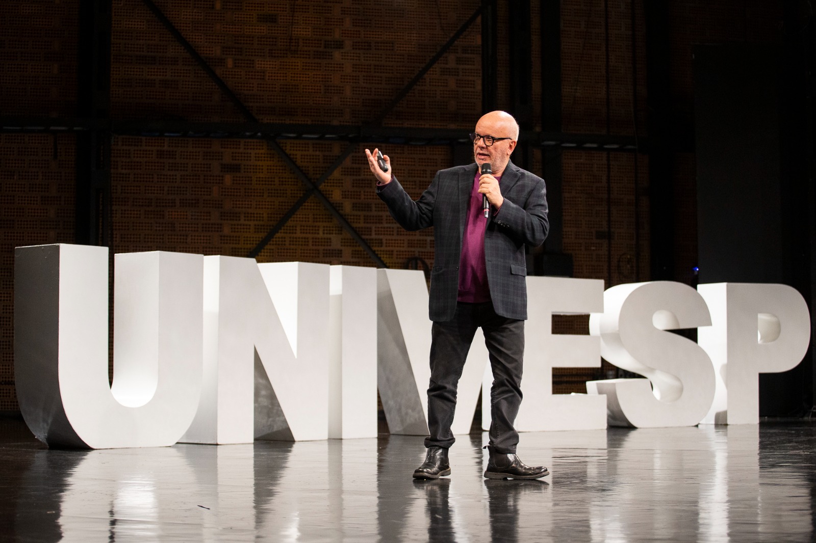 Univesp realiza Aula Magna com Marcelo Tas