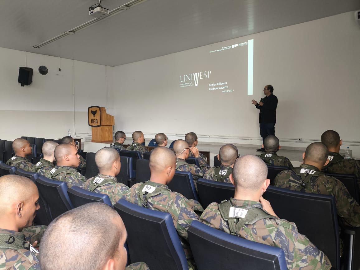 Representantes da Univesp fazem apresentação na Academia da Força Aérea 